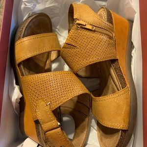 Cobb Shona sling back used twice